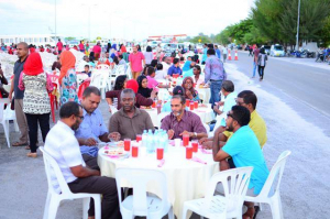 ފާއިތުވި ރަމަޟާން މަހު އައިބީގެ ފަރާތުން ފޭދޫގެ ރައްޔިތުންނަށް ބޭއްވި ޙާއްސަ ރޯދަ ވީއްލުން