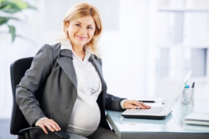 pregnant-woman-working-main