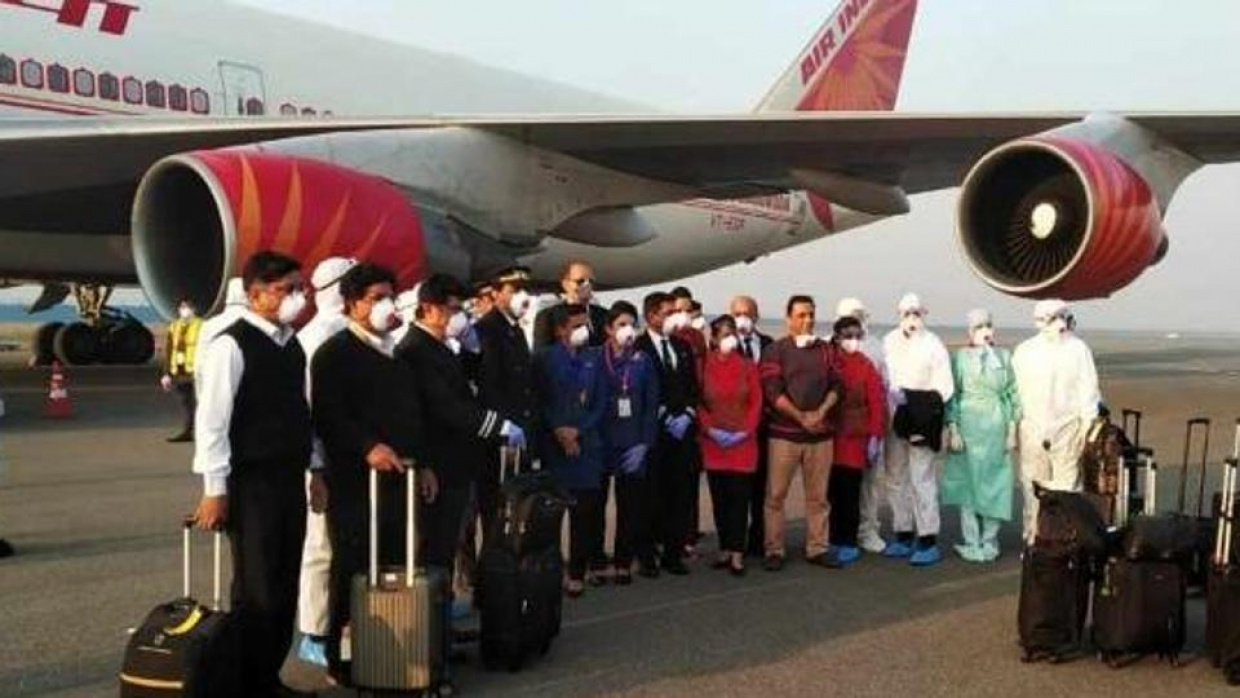 Лечу в индию. Air India экипаж на борту.